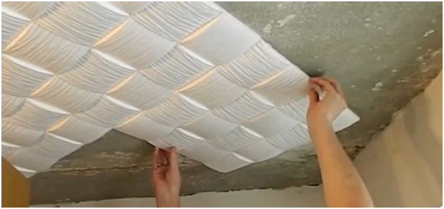  Как правильно клеить потолочную плитку из пенопласта 