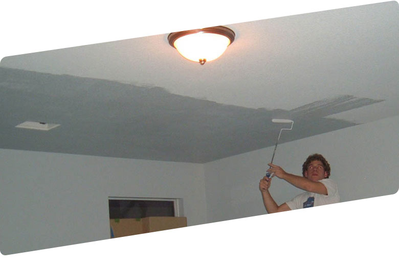 Достоинства водоэмульсионной краски для потолка