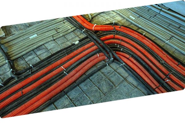 Перекрёстное расположение силовых и слаботочных линий